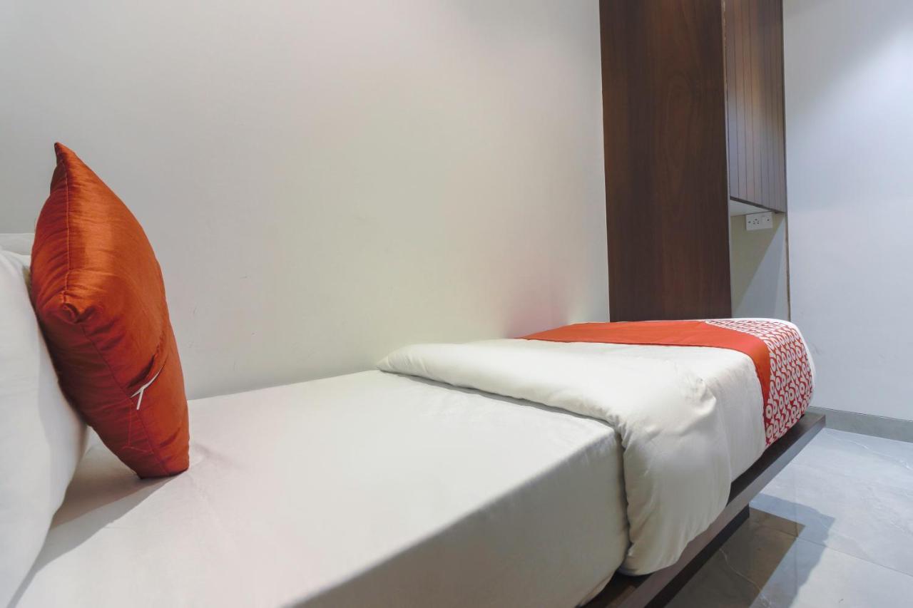 Hotel Flora Suites Mumbai Ngoại thất bức ảnh