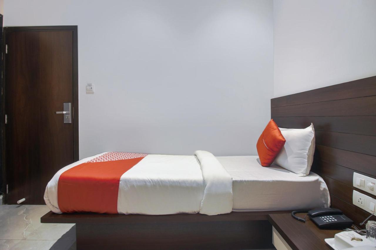 Hotel Flora Suites Mumbai Ngoại thất bức ảnh