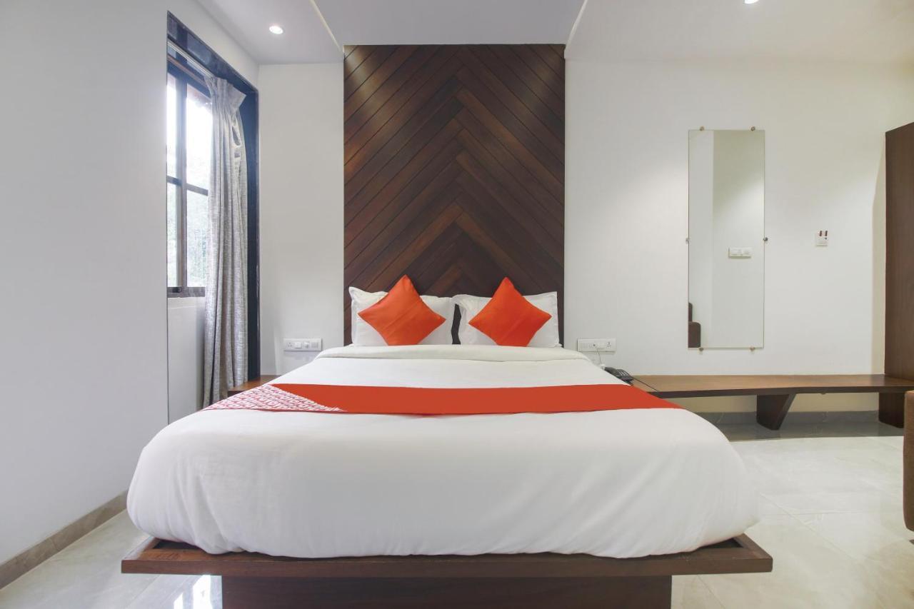 Hotel Flora Suites Mumbai Ngoại thất bức ảnh