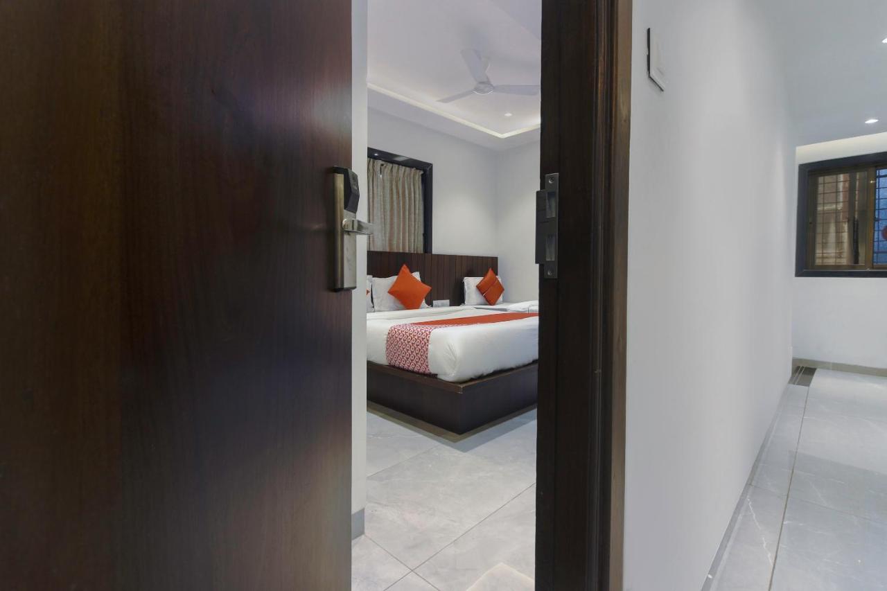 Hotel Flora Suites Mumbai Ngoại thất bức ảnh